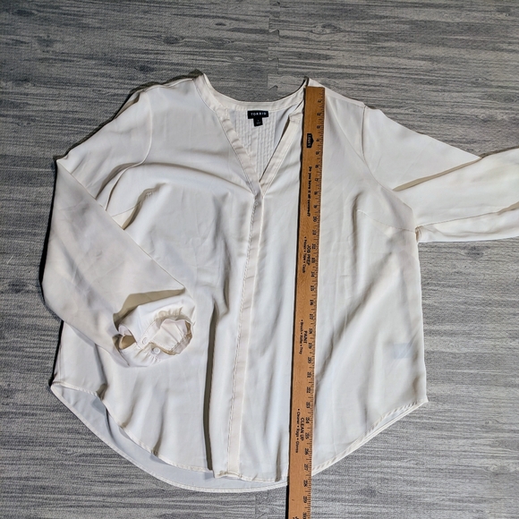 Women's TORRID Henley Cream Blouse, V-neck, Long Sleeve, Classic,‎ Sz 1 - Picture 5 of 8